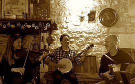 Lire la suite : Nocturne sur le Village de Noël avec Banish Misfortune