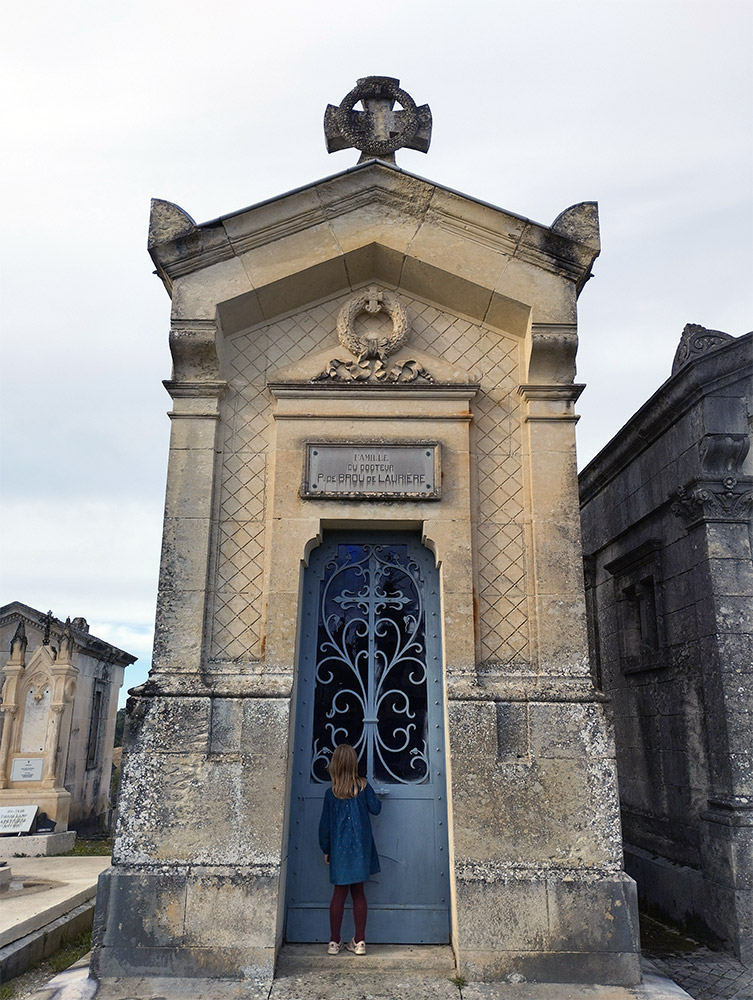 Découvrir : ENQUÊTE AU CIMETIÈRE DU NORD (SVAH)