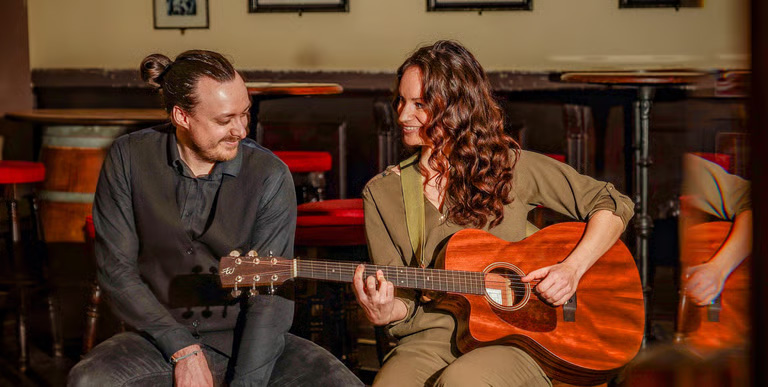 Découvrir : Nocturne sur le Village de Noël avec June Souls